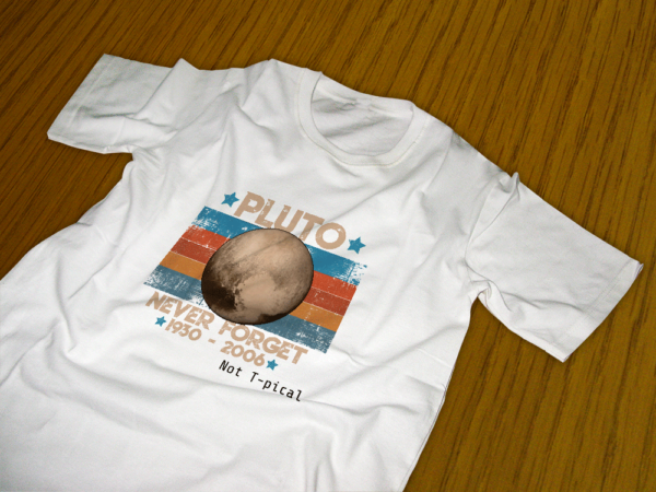 T-shirt Pluto Never Forget White